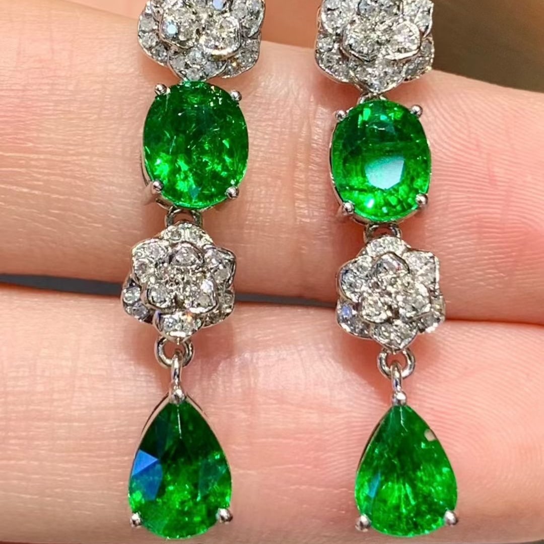 14k Gold 4.5 Ct Natural Tsavorite & Diamond Earrings - 4