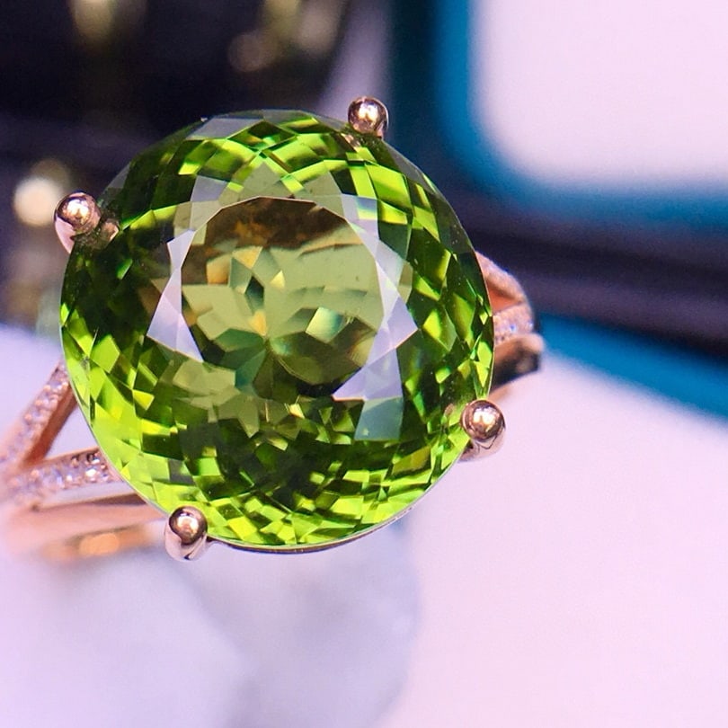 14k Gold 10.5 Ct Natural Tourmaline & Diamond Ring: Ref:231095085 // gold content:14k gold // ring size:7. 25us // // main gemstone:tourmaline // shape:oval // carat weight:10. 5ct // color:green // treatment:natural // // adjacent gemstone 2 : diamond