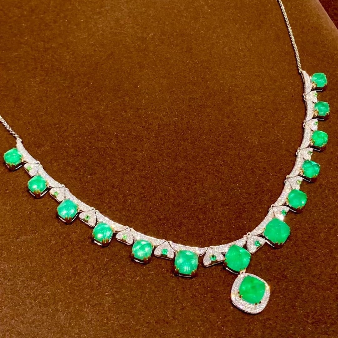 14k Gold 19.6 Ct Natural Emerald & Diamond Necklace - 3