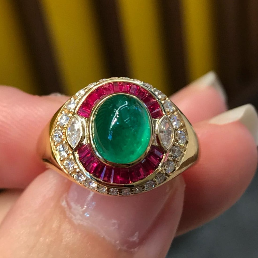 14k Gold 2.06 Ctw Natural Emerald & Ruby Ring: Ref:231095102 // gold content:14k gold // ring size:7. 25us // // main gemstone:emerald // shape:oval // carat weight:1. 7ct // color:green // treatment:natural // // adjacent gemstone 2 : ruby //