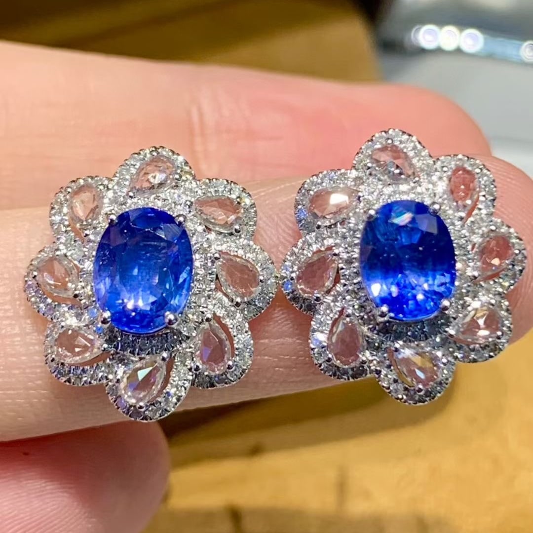 14k Gold 2.4 Ct Natural Sapphire & Diamond & Sapphire Earrings: Ref:231095105 // gold content:14k gold // main gemstone:sapphire // shape:oval // carat weight:2. 4ct // color:blue // treatment:natural // // adjacent gemstone 2 : diamond // shape:round // clarity