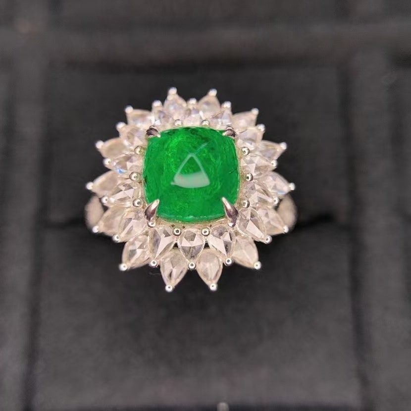 14k Gold 3.86 Ctw Natural Emerald & Diamond Ring: Ref:231095109 // gold content:14k gold // ring size:7. 25us // // main gemstone:emerald // shape:sugar-loaf // carat weight:2. 58ct // color:green // treatment:natural // // adjacent gemstone 2 : diam