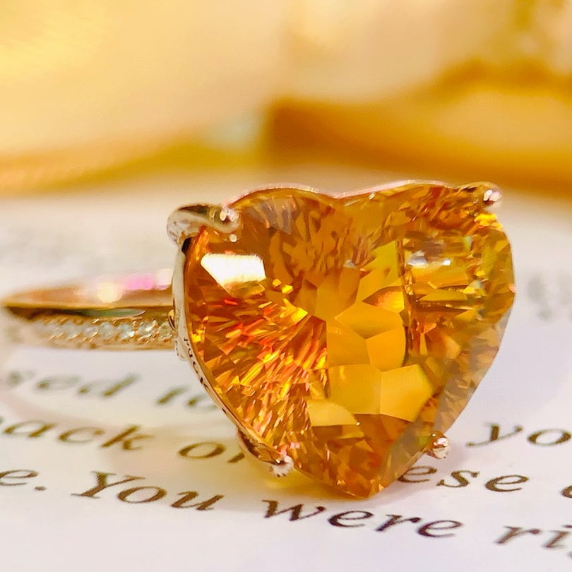 14k Gold 9.20 Ctw Natural Citrine & Diamond Ring: Ref:231095138 // gold content:14k gold // ring size:7. 25us // // main gemstone:citrine // shape:heart // carat weight:9. 15ct // color:yellow // treatment:natural // // adjacent gemstone 2 : diamond