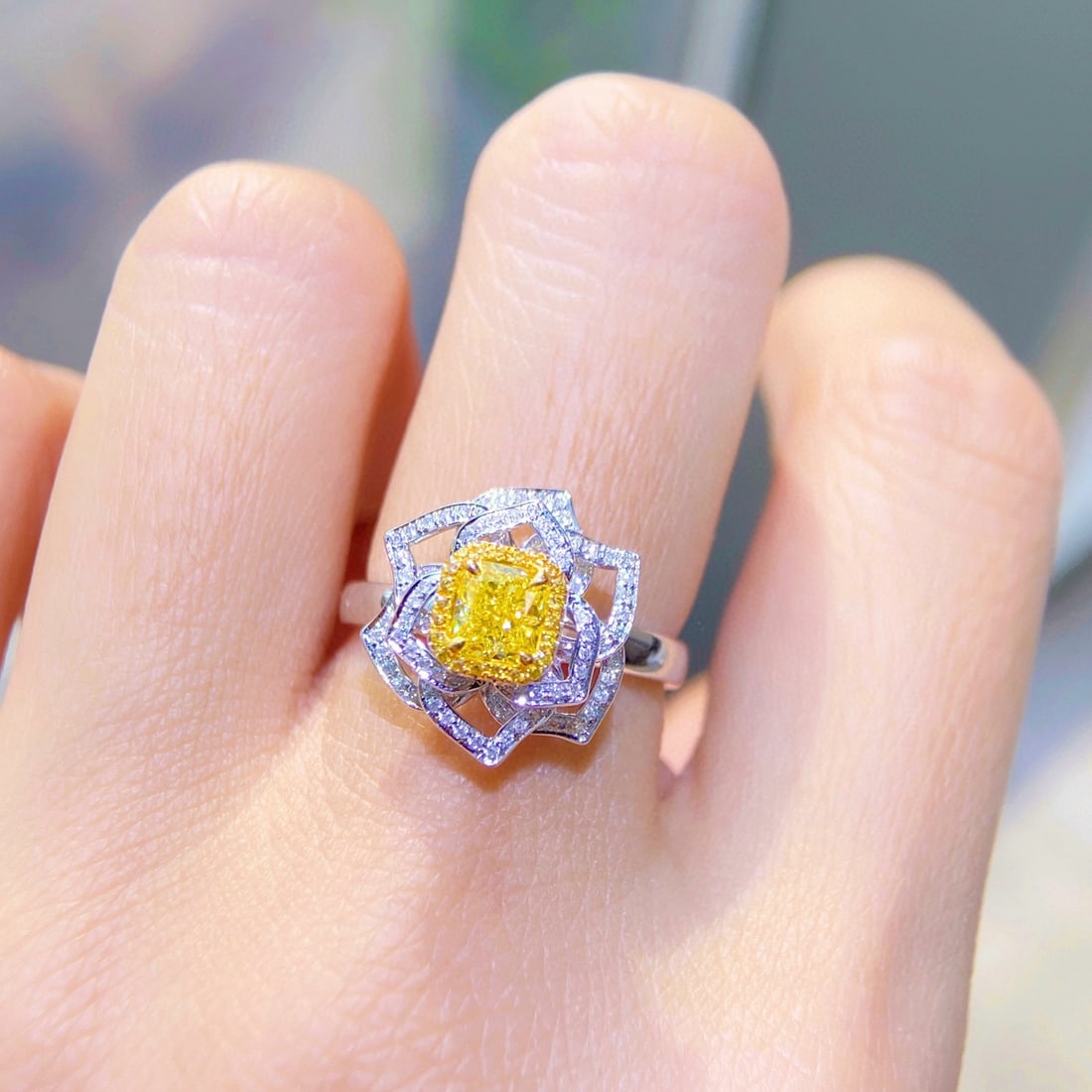 Gia Certified 14k Gold 0.81 Ctw Natural Yellow Diamond & Diamond Ring - 4