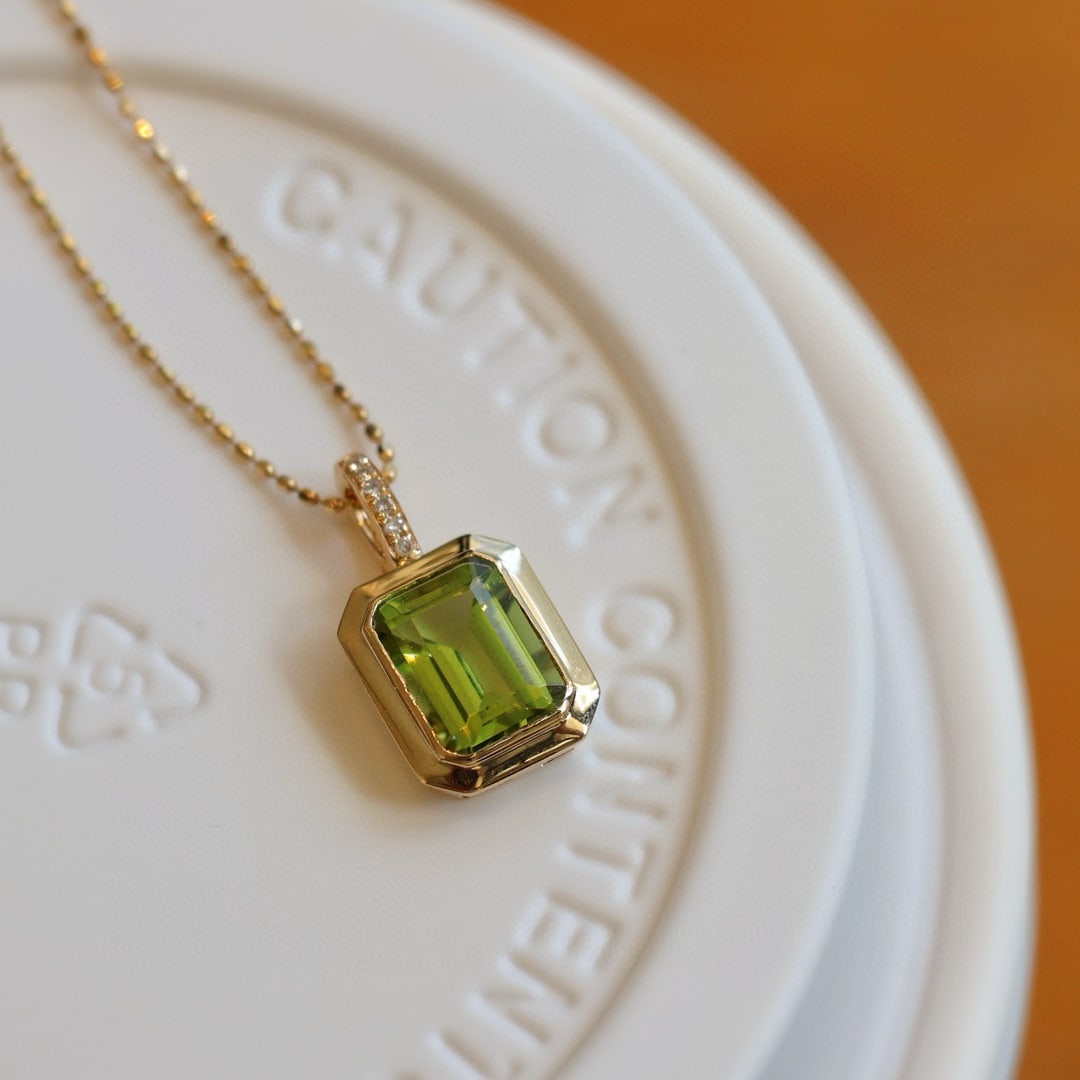 14k Gold 1.8 Ct Natural Peridot & Diamond Pendant( Without Chain ) - 4