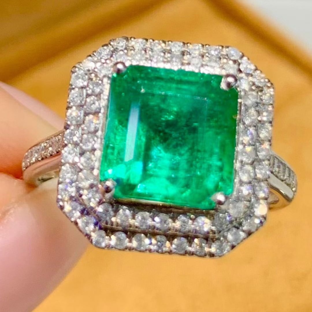 14k Gold 2.8 Ct Vivid Green Natural Emerald & Diamond Ring - 2