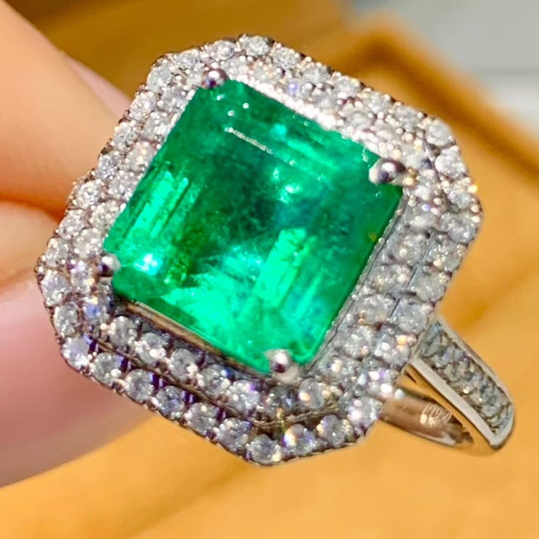 14k Gold 2.8 Ct Vivid Green Natural Emerald & Diamond Ring - 3