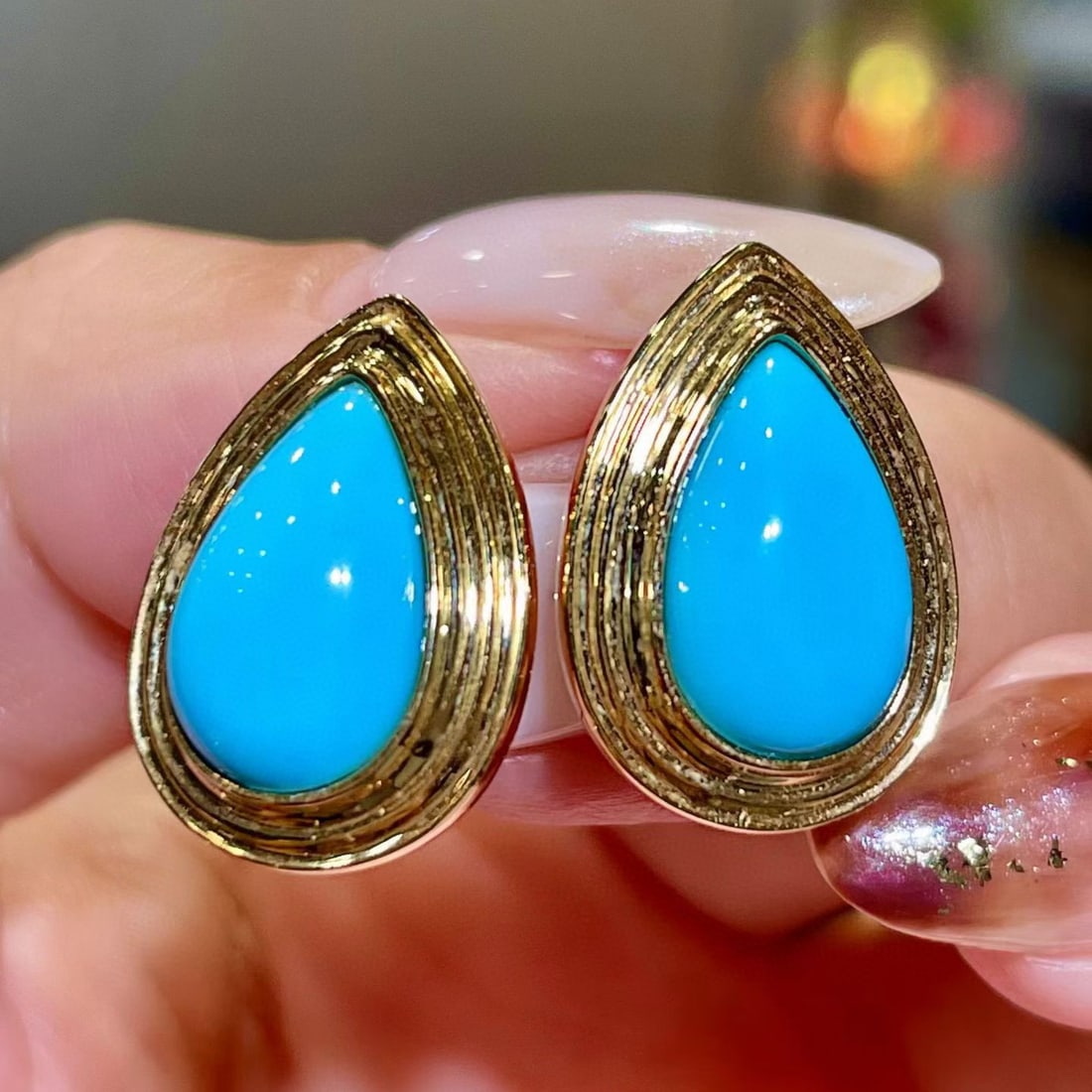 14k Gold 5.86 Ct Natural Blue Turquoise Earrings: Ref:231095257 // gold content:14k gold // main gemstone:blue turquoise // shape:pear // carat weight:5. 86ct // color:blue // treatment:natural // High Estimate: 6600 Low Estimate: 4400 Condition: New