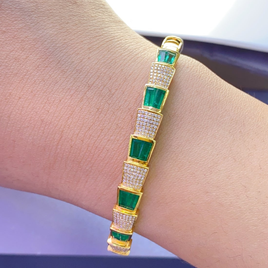 14k Gold 3.30 Ct Natural Emerald & Diamond Bangle - 6