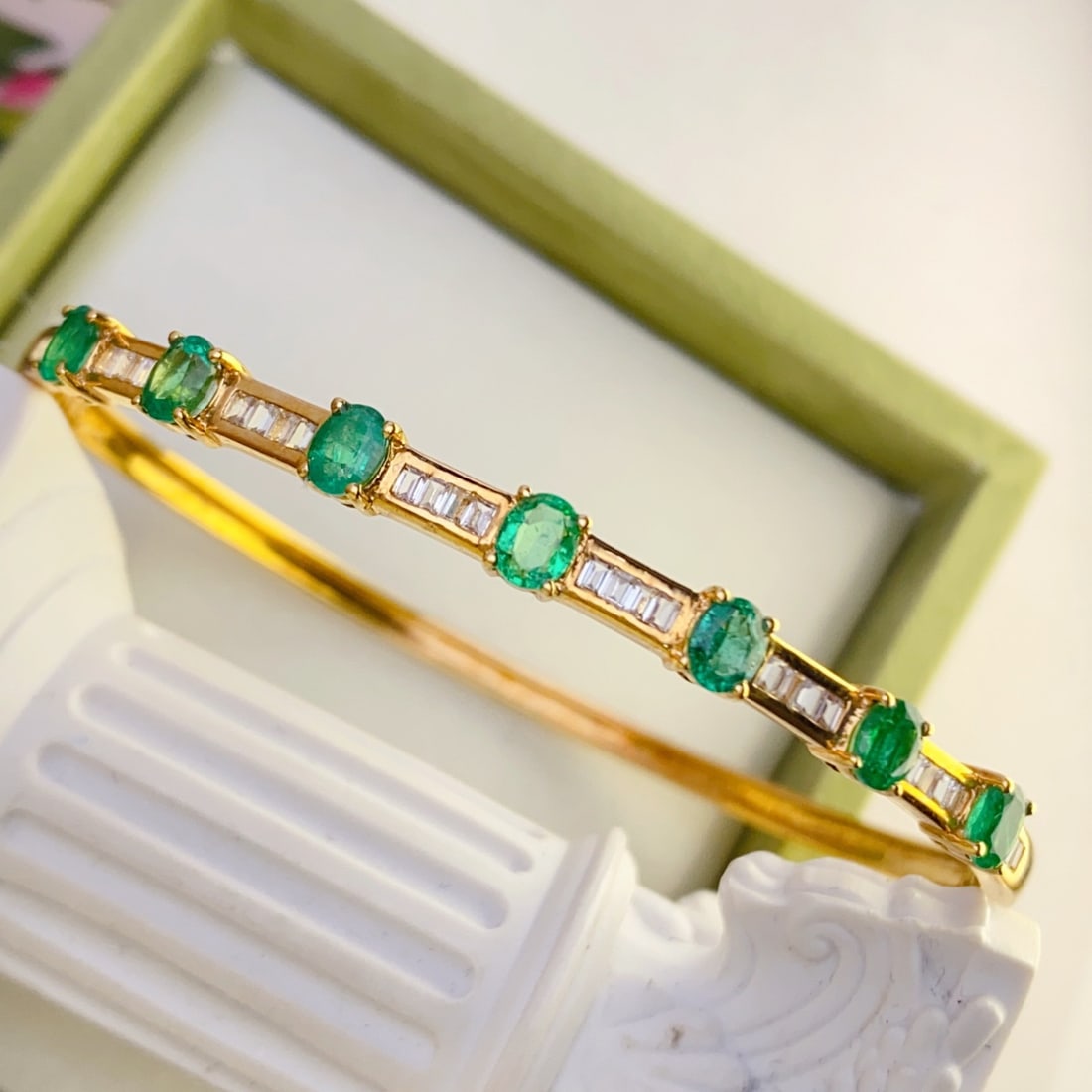 14k Gold 2.85 Ct Natural Emerald & Sapphire Bangle - 2
