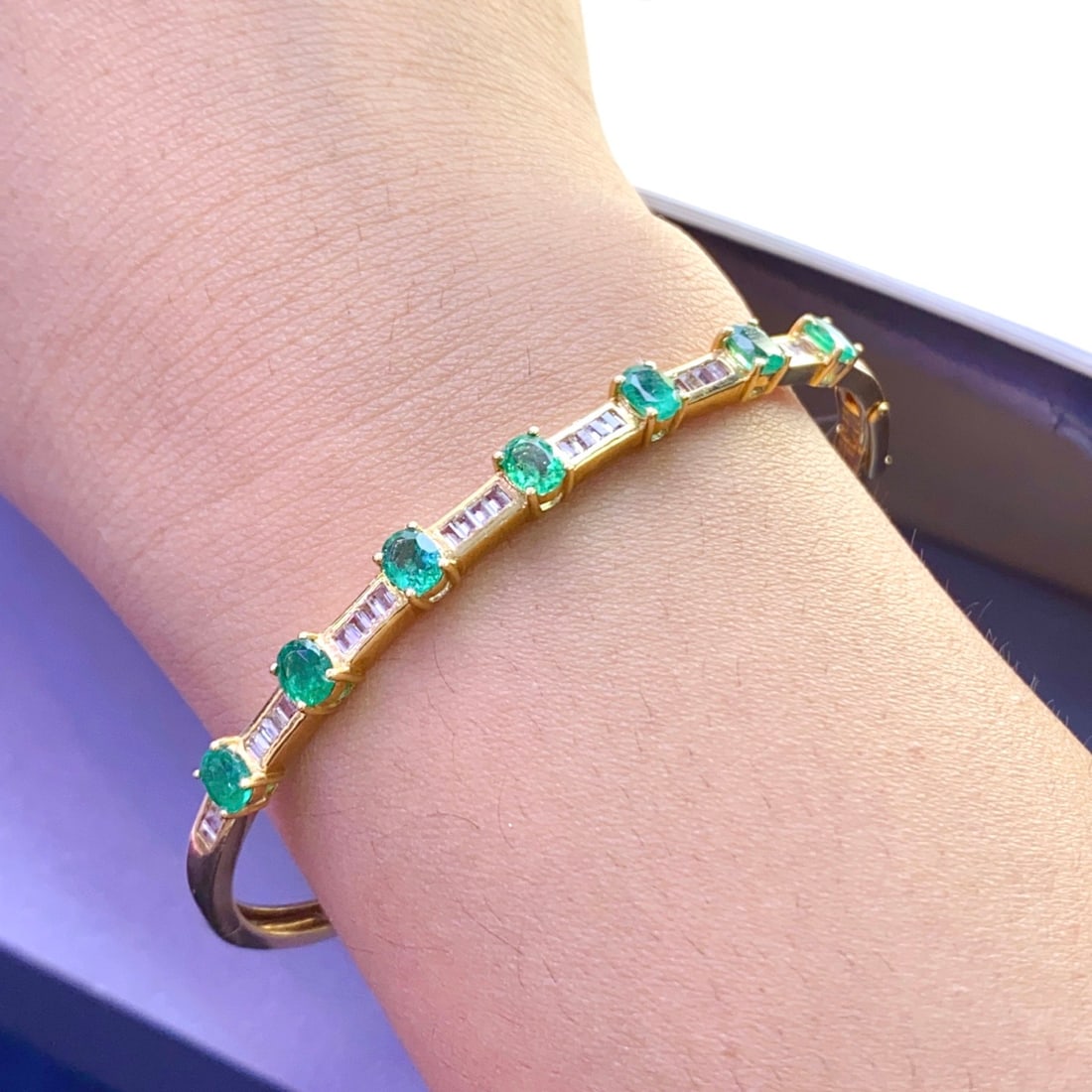 14k Gold 2.85 Ct Natural Emerald & Sapphire Bangle - 6