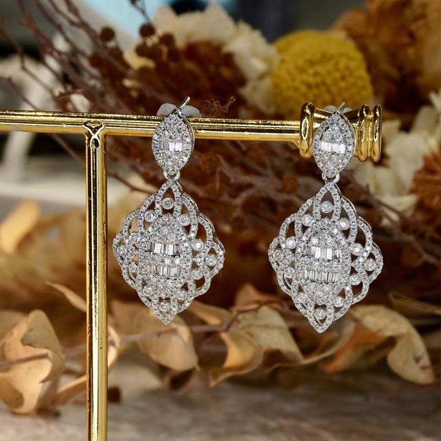 14k Gold 1.5 Ct Natural H Diamond Earrings: Ref:231096063 // gold content:14k gold // main gemstone:diamond // shape:multiple // carat weight:1. 5ct // clarity grade:vs-si // color:h // treatment:natural // High Estimate: 7900 Condition: New Lo