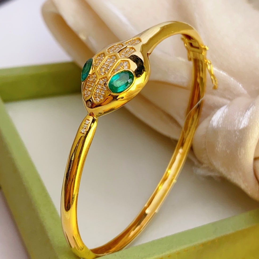 14k Gold 0.88 Ct Natural Emerald & Diamond Bangle - 2