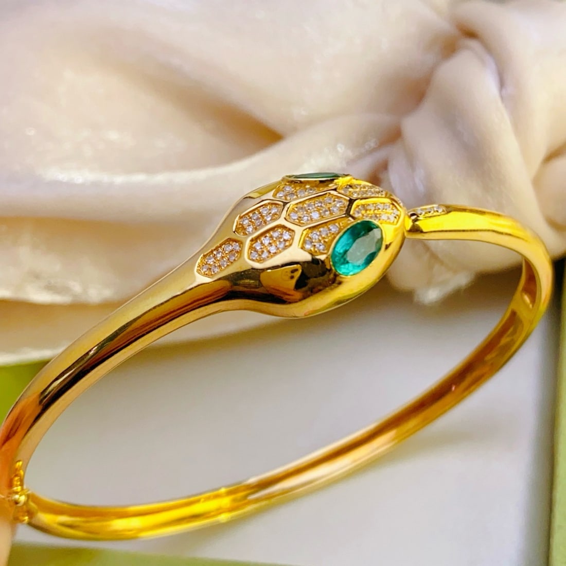 14k Gold 0.88 Ct Natural Emerald & Diamond Bangle - 3
