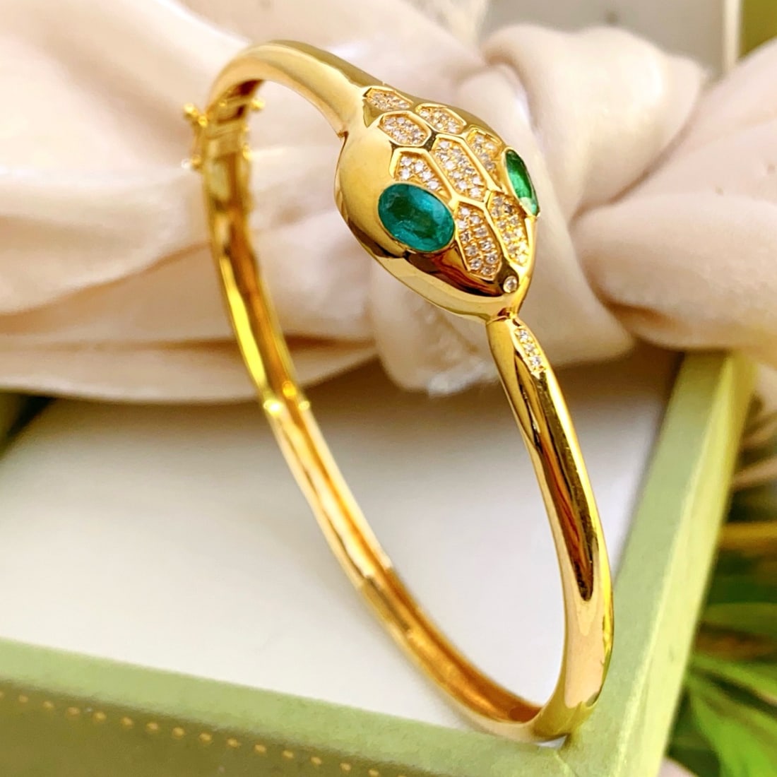 14k Gold 0.88 Ct Natural Emerald & Diamond Bangle - 6