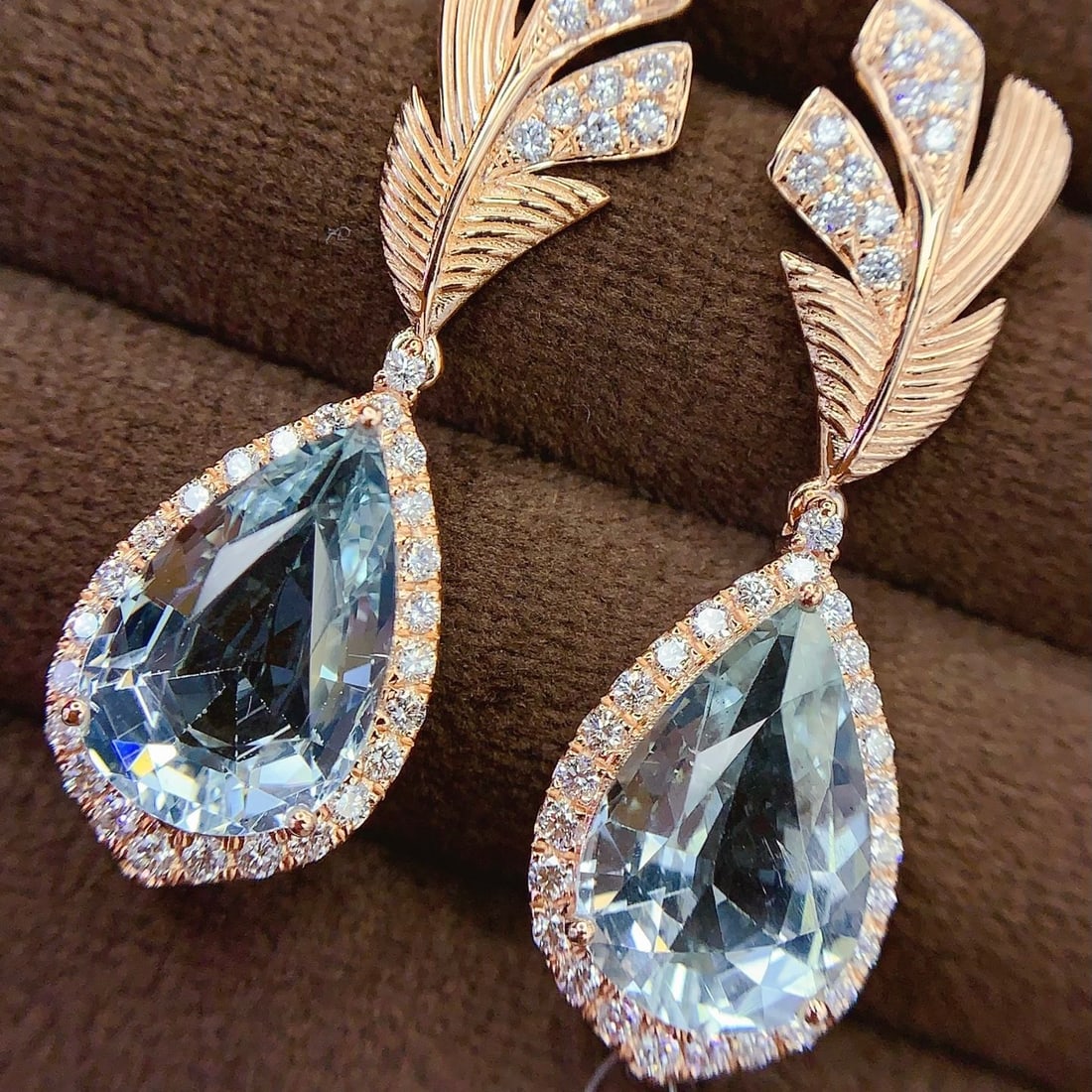 14k Gold 9.6 Ct Natural Aquamarine & Diamond Earrings - 4