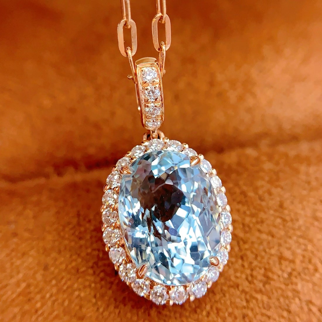 14k Gold 3.1 Ct Natural Aquamarine & Diamond Pendant( Without Chain ): Ref:231096072 // gold content:14k gold // main gemstone:aquamarine // shape:oval // carat weight:3. 1ct // color:santa maria color // treatment:natural // // adjacent gemstone 2 : diamond // number