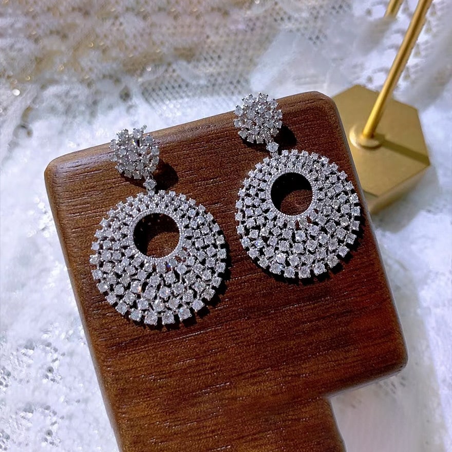 14k Gold 3.5 Ct Natural H Diamond Earrings: Ref:231096073 // gold content:14k gold // main gemstone:diamond // shape:round // carat weight:3. 5ct // clarity grade:vs-si // color:h // treatment:natural // cut grade:g // Condition: New Low