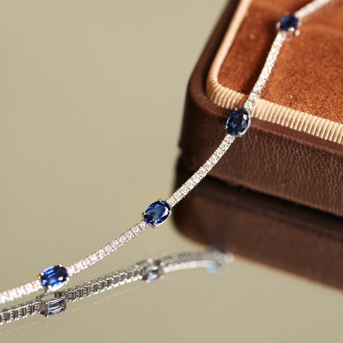 14k Gold 3.52 Ctw Natural Sapphire & Diamond Bracelet: Ref:231096082 // gold content:14k gold // main gemstone:sapphire // shape:oval // carat weight:2. 50ct // color:blue // treatment:natural // // adjacent gemstone 2 : diamond // shape:round // carat