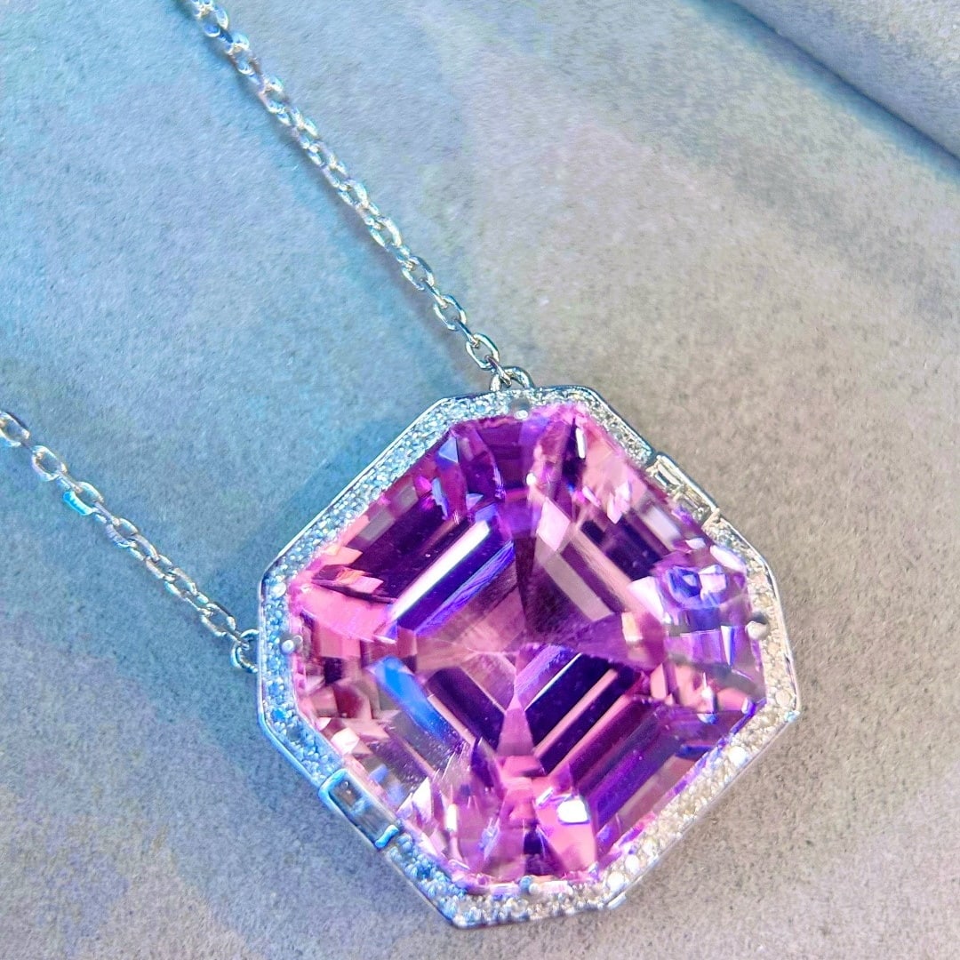 14k Gold 35.31 Ctw Natural Kunzite & Diamond Necklace: Ref:231096090 // gold content:14k gold // main gemstone:kunzite // shape:octagonal // carat weight:35. 03ct // color:purple // treatment:natural // // adjacent gemstone 2 : diamond // shape:round //