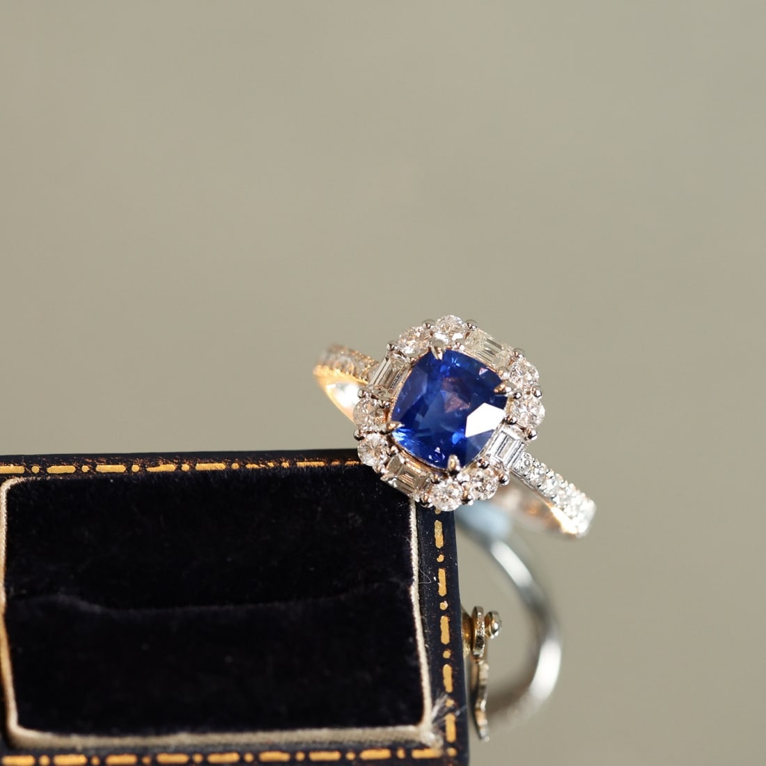 14k Gold 2.71 Ctw Natural Sapphire & Diamond Ring - 6