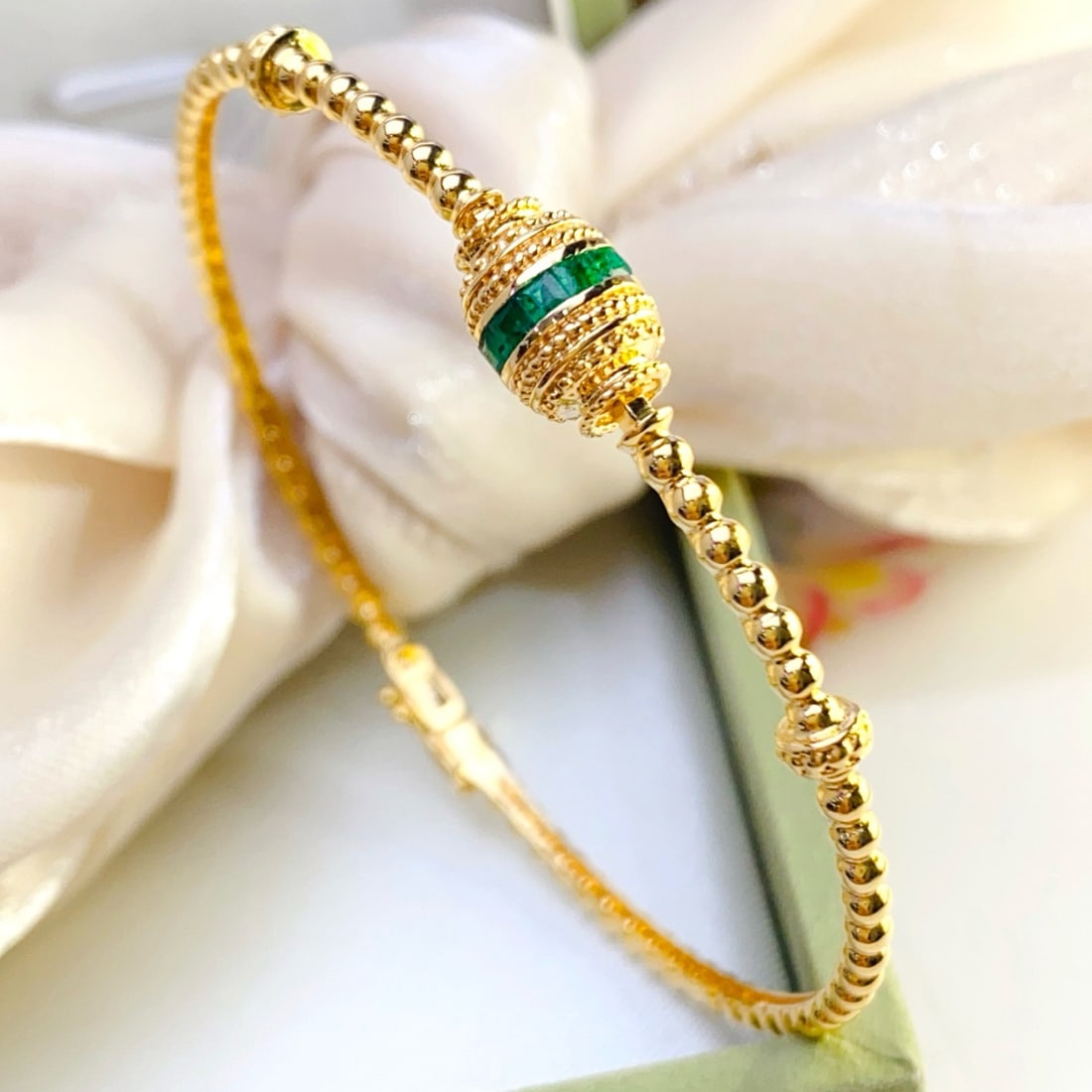 14k Gold 1.10 Ct Natural Emerald Bangle - 3