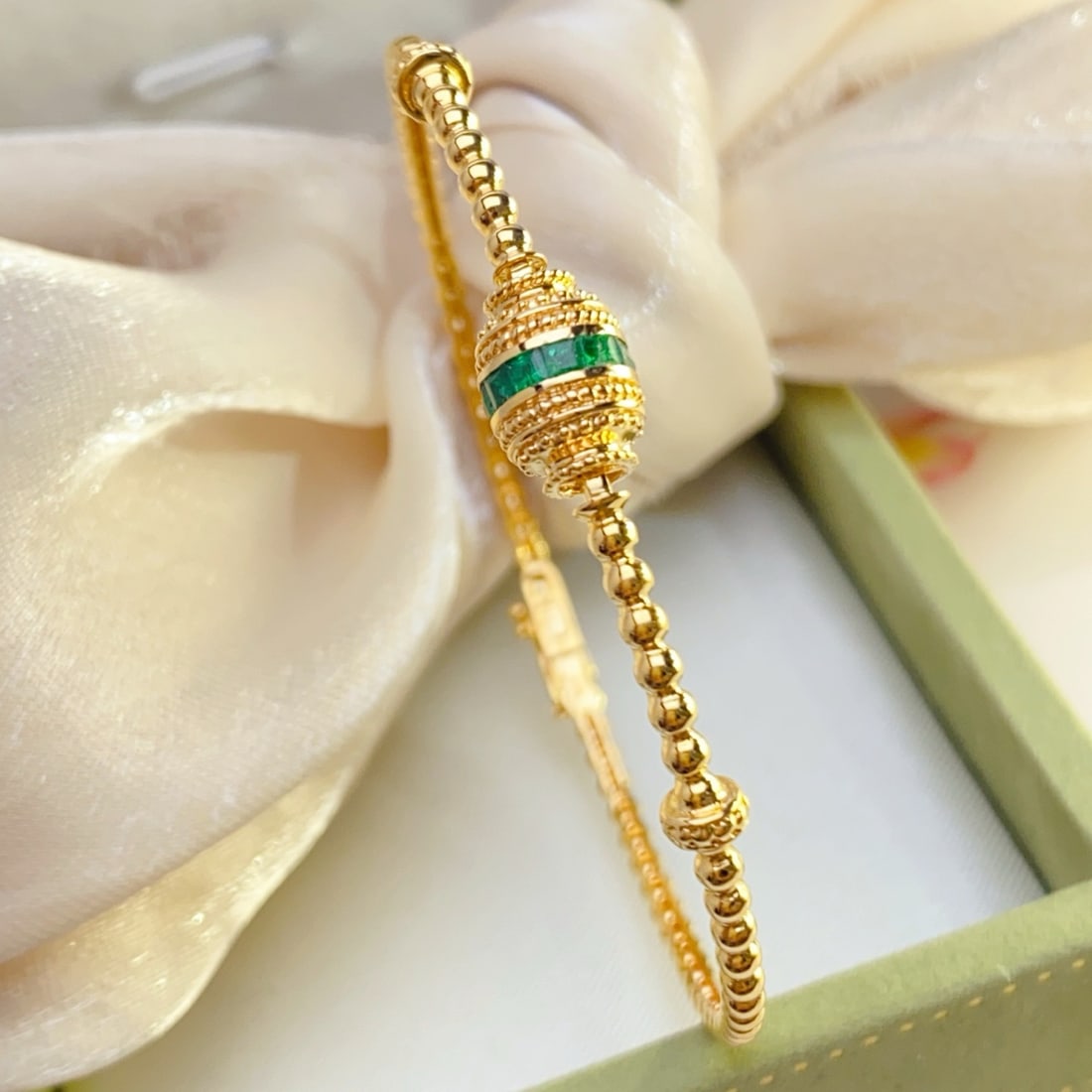 14k Gold 1.10 Ct Natural Emerald Bangle - 5