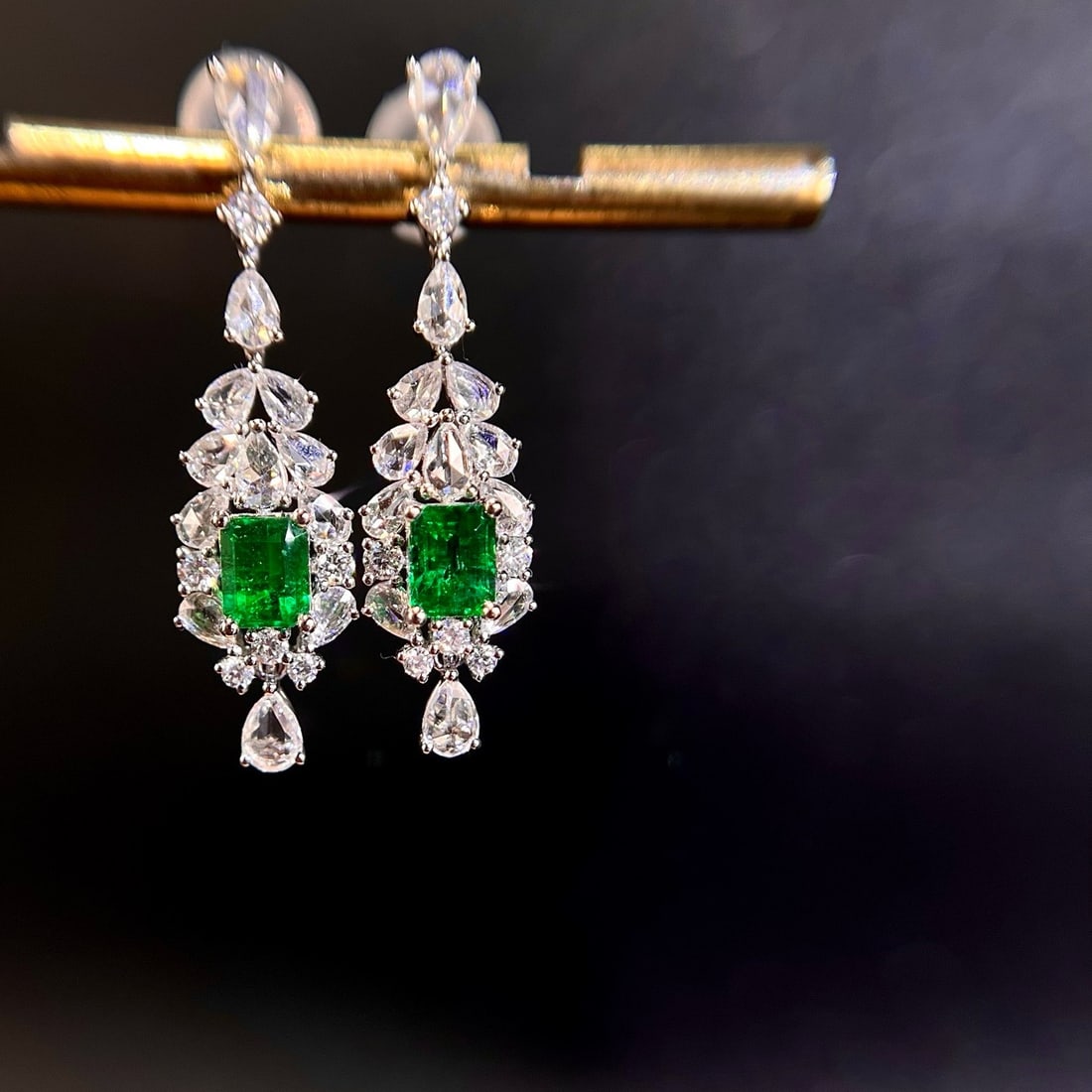 14k Gold 1.64 Ctw Vivid Green Natural Emerald & Diamond Earrings: Ref:231096108 // gold content:14k gold // main gemstone:emerald // shape:octagonal // carat weight:0. 65ct // clarity grade:vs2 // color:vivid green // treatment:natural // // adjacent gemstone 2 :