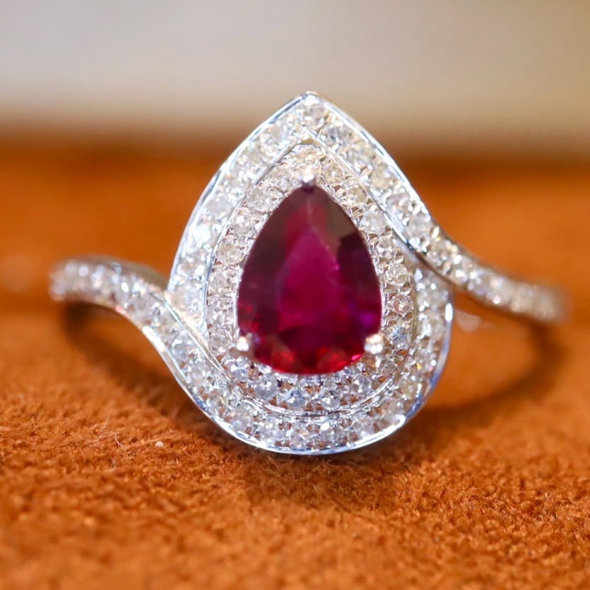 14k Gold 0.90 Ctw Natural Ruby & Diamond Ring: Ref:231096111 // gold content:14k gold // ring size:7. 25us // // main gemstone:ruby // shape:pear // carat weight:0. 62ct // color:pigeonblood red // treatment:natural // // adjacent gemstone 2 : dia