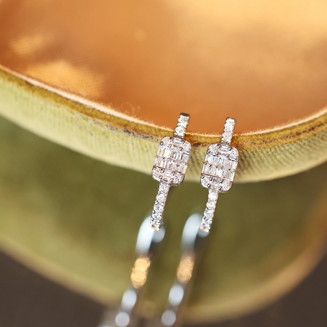 14k Gold 0.27 Ct Natural H Diamond Earrings: Ref:231096112 // gold content:14k gold // main gemstone:diamond // shape:multiple // carat weight:0. 27ct // clarity grade:vs-si // color:h // treatment:natural // Low Estimate: 2400 Condition: New
