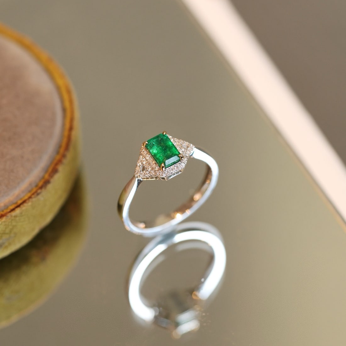 14k Gold 0.71 Ctw Natural Emerald & Diamond Ring - 2