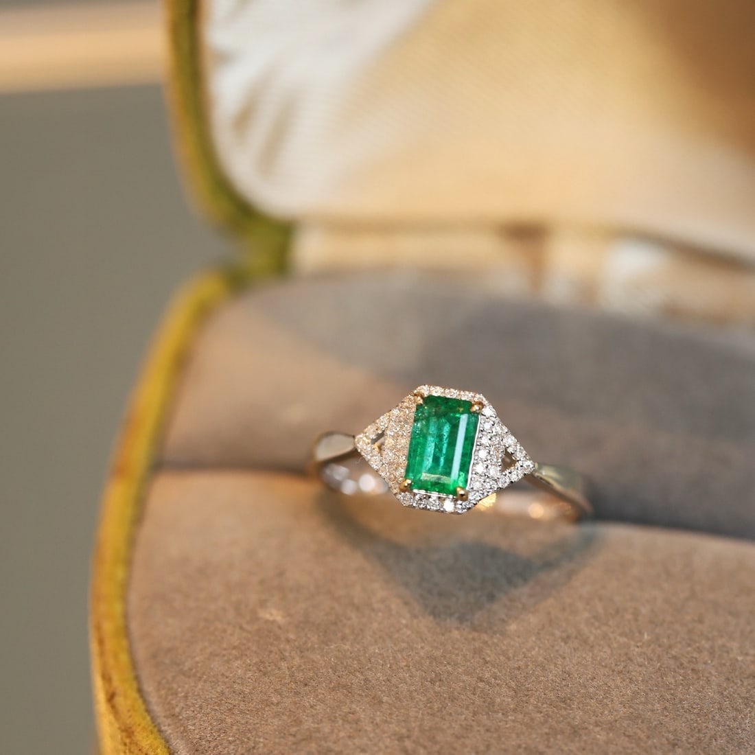 14k Gold 0.71 Ctw Natural Emerald & Diamond Ring - 3