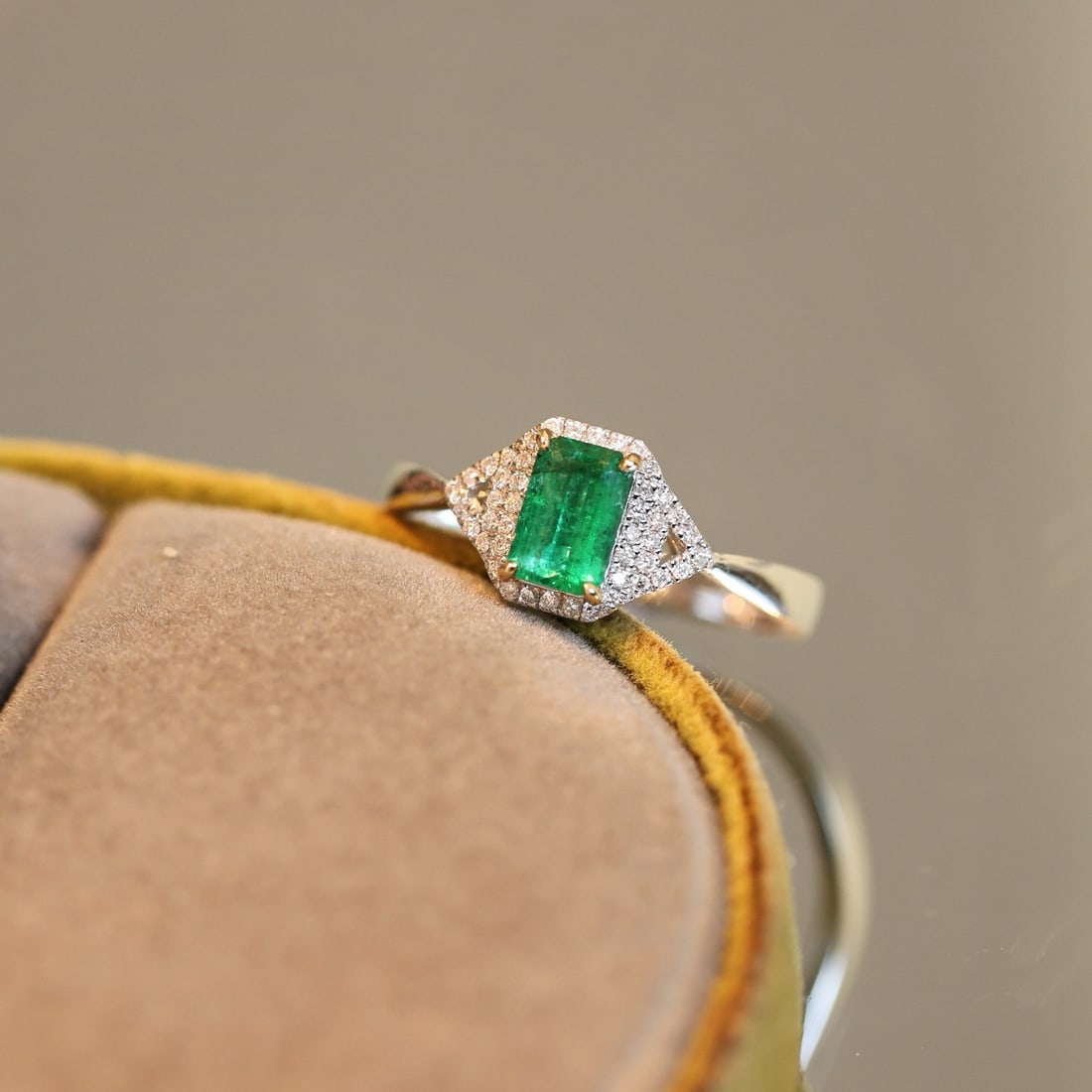 14k Gold 0.71 Ctw Natural Emerald & Diamond Ring - 4