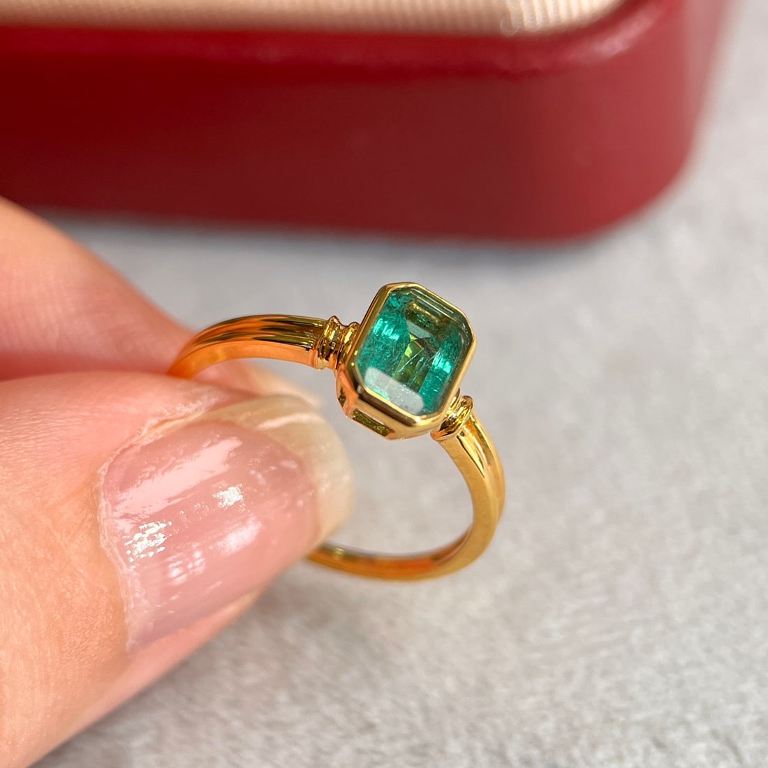 14k Gold 0.8 Ct Natural Emerald Ring - 3