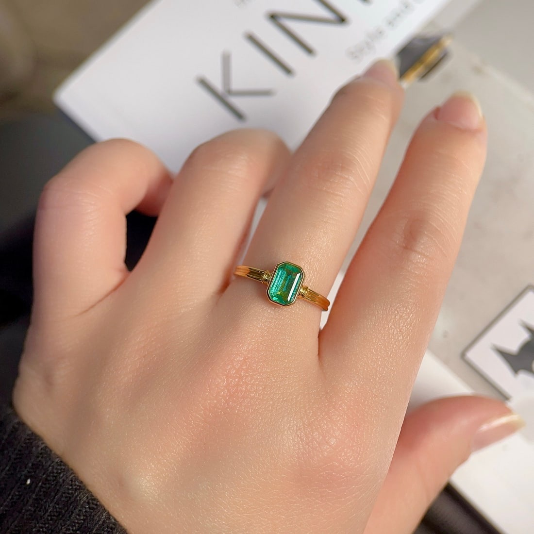 14k Gold 0.8 Ct Natural Emerald Ring - 5