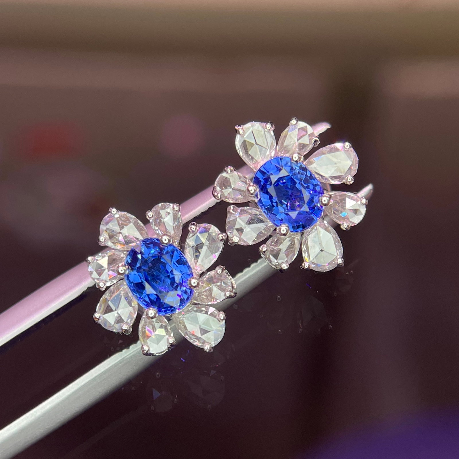 14k Gold 1.03 Ct Natural Sapphire & Diamond Earrings: Ref:231096151 // gold content:14k gold // main gemstone:sapphire // shape:oval // carat weight:1. 03ct // color:blue // treatment:natural // // adjacent gemstone 2 : diamond // shape:pear // clarity g