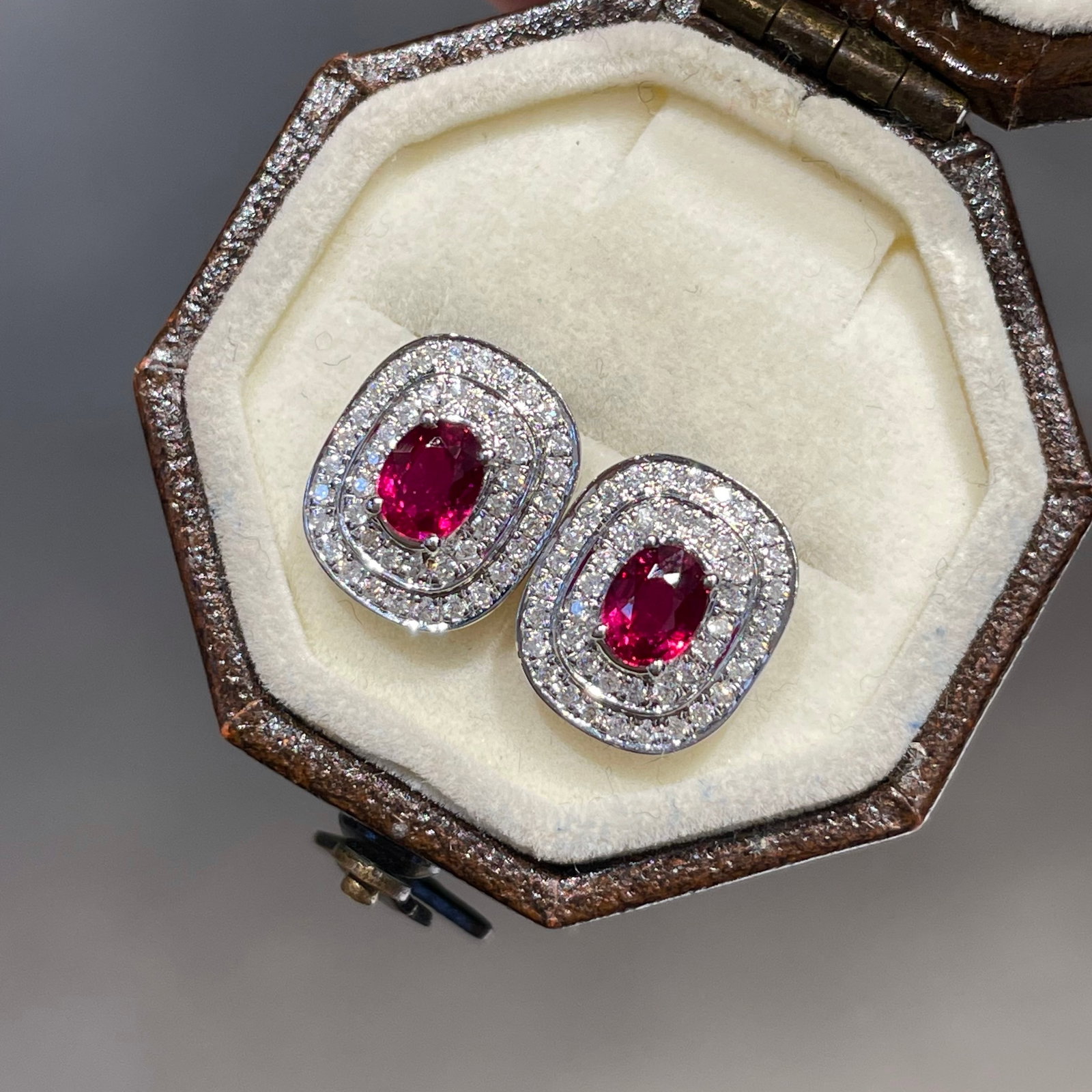 14k Gold 0.59 Ct Natural Ruby & Diamond Earrings: Ref:231096162 // gold content:14k gold // main gemstone:ruby // shape:oval // carat weight:0. 59ct // color:red // treatment:natural // // adjacent gemstone 2 : diamond // shape:round // clarity