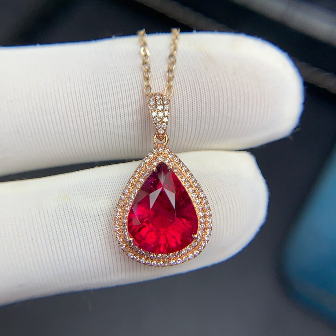 14k Gold 3.6 Ct Natural Tourmaline & Diamond Pendant( Without Chain ): Ref:231096170 // gold content:14k gold // main gemstone:tourmaline // shape:pear // carat weight:3. 6ct // color:red // treatment:natural // // adjacent gemstone 2 : diamond // shape:round // clarity