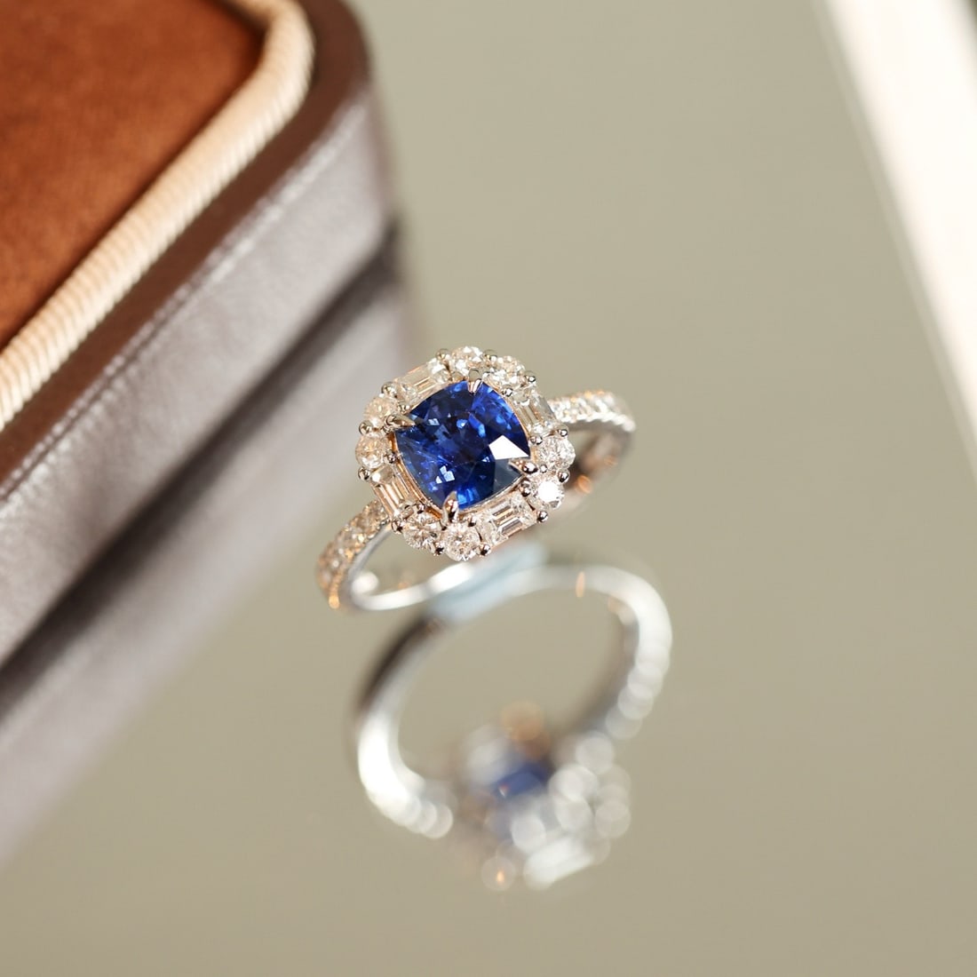 14k Gold 2.56 Ctw Vivid Blue Natural Sapphire & Diamond Ring - 2