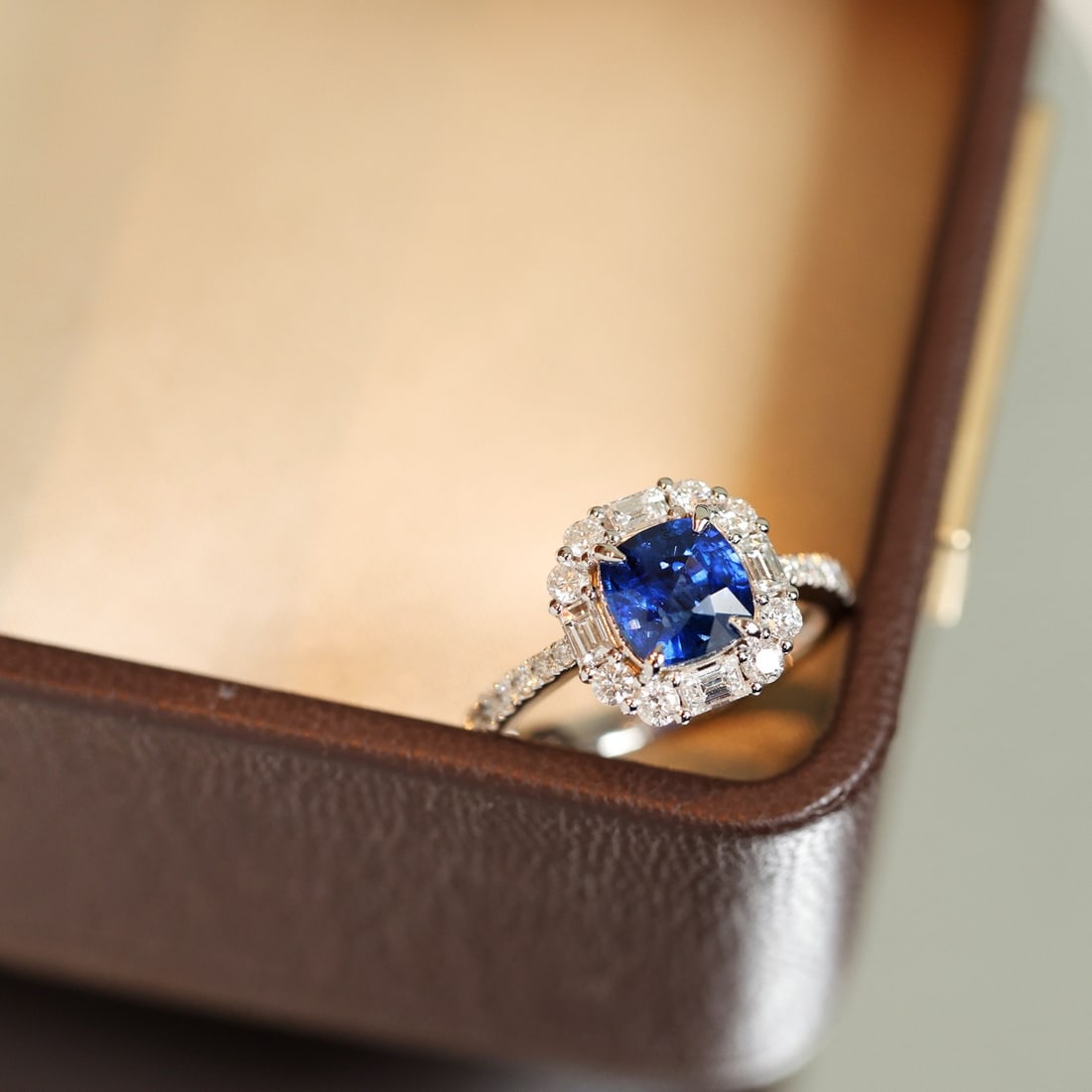 14k Gold 2.56 Ctw Vivid Blue Natural Sapphire & Diamond Ring - 6