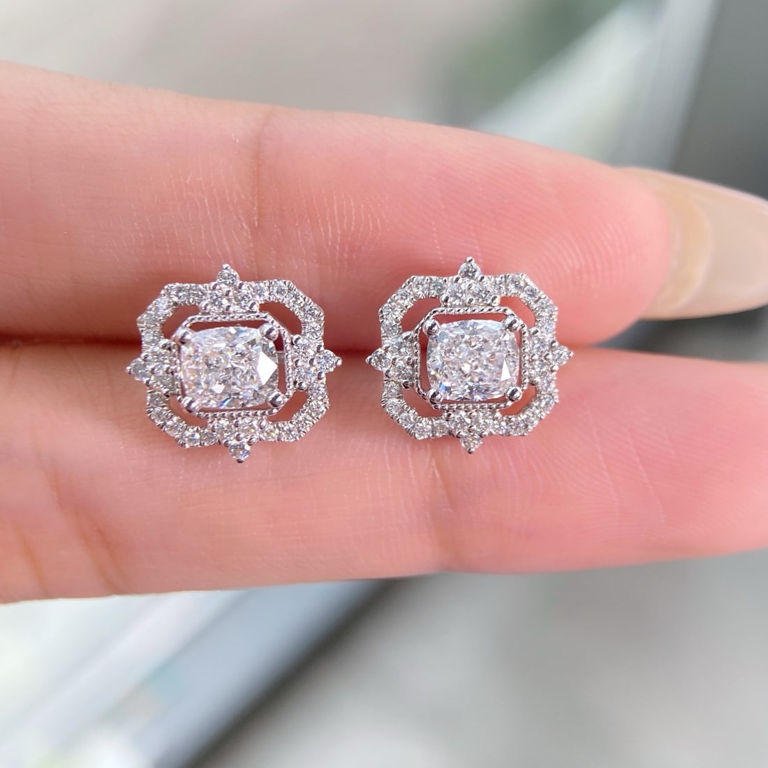 Gia Certified 14k Gold 1.80 Ctw Natural E Vs1 Cushion Diamond Earrings - 2