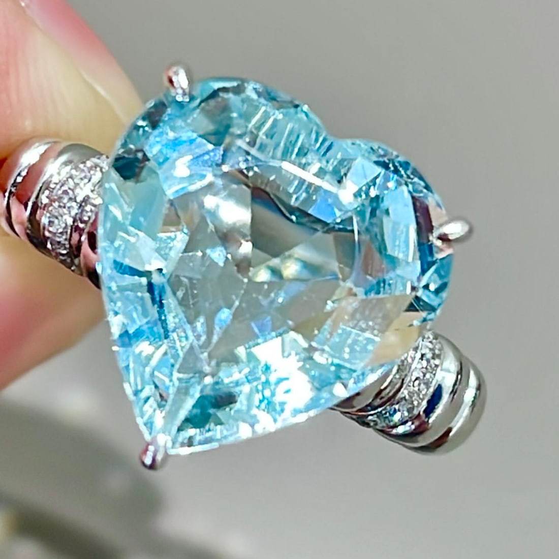 14k Gold 5.08 Ct Natural Aquamarine & Diamond Ring - 2