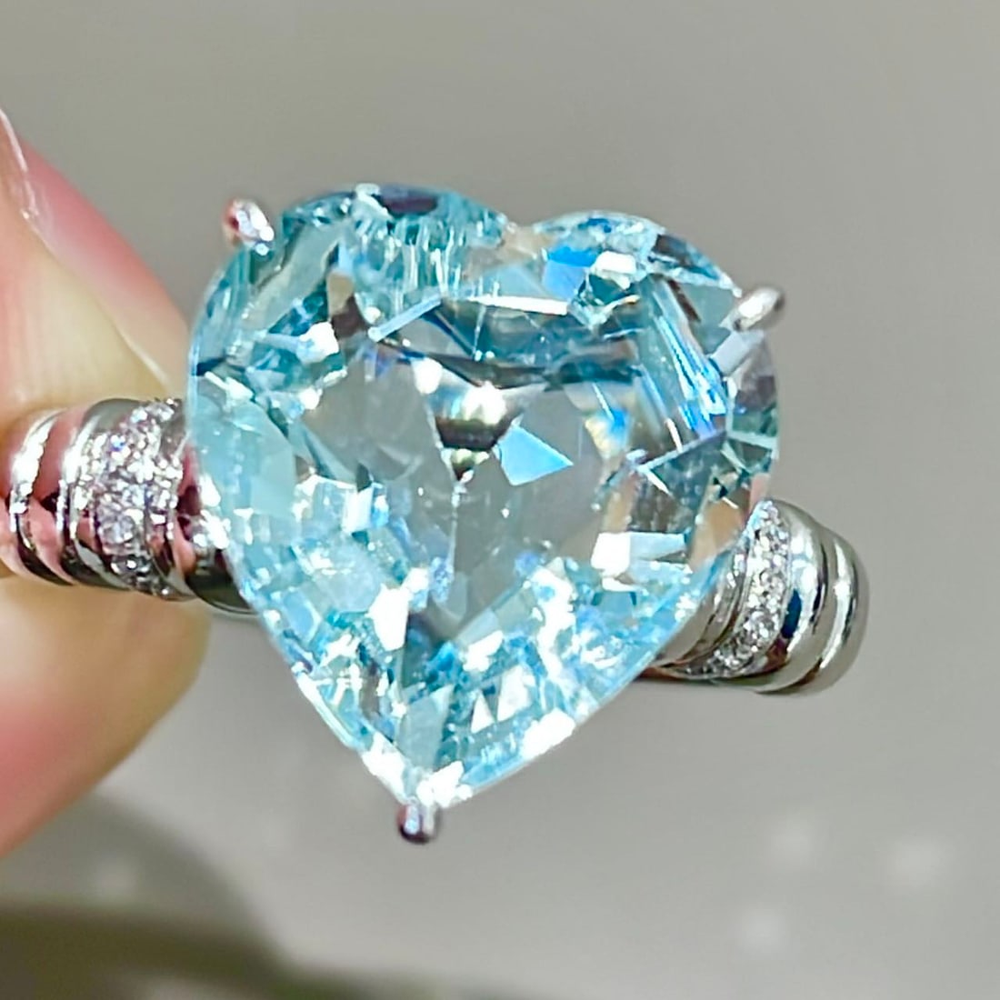 14k Gold 5.08 Ct Natural Aquamarine & Diamond Ring - 3