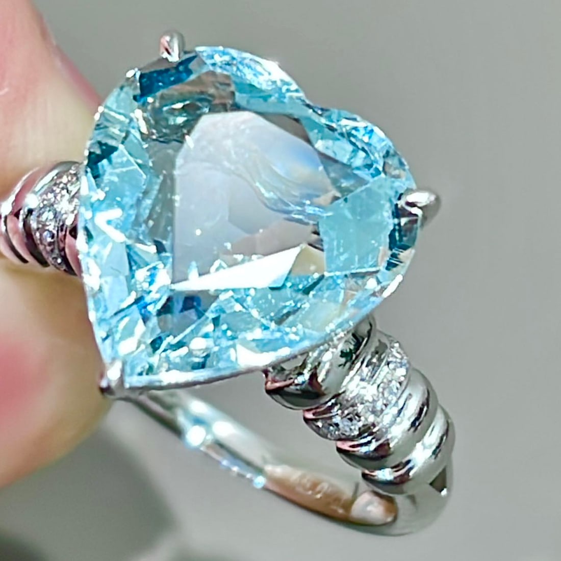 14k Gold 5.08 Ct Natural Aquamarine & Diamond Ring - 4