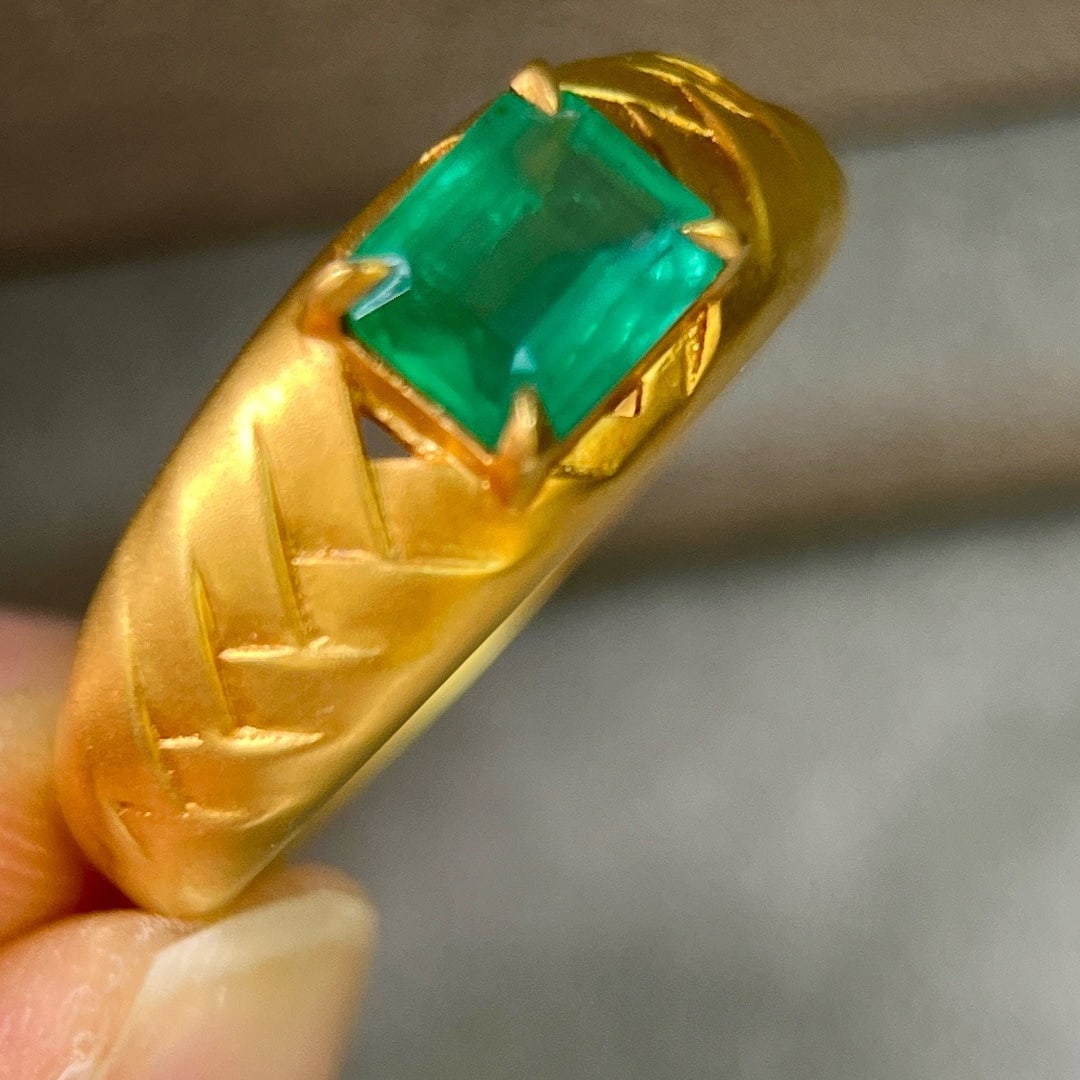 14k Gold 0.80 Ct Natural Emerald Ring - 7