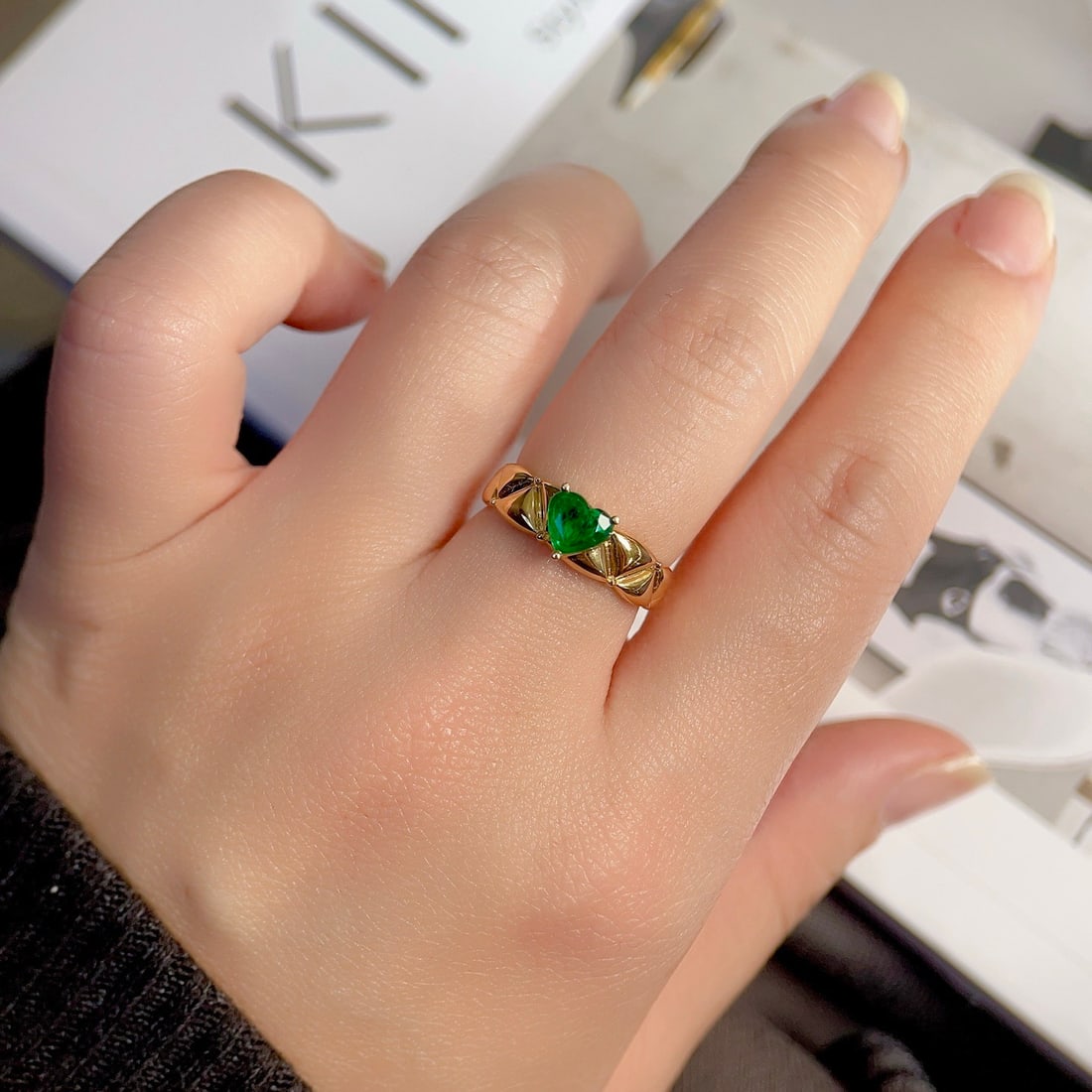 14k Gold 0.52 Ct Vivid Green Natural Emerald Ring - 5