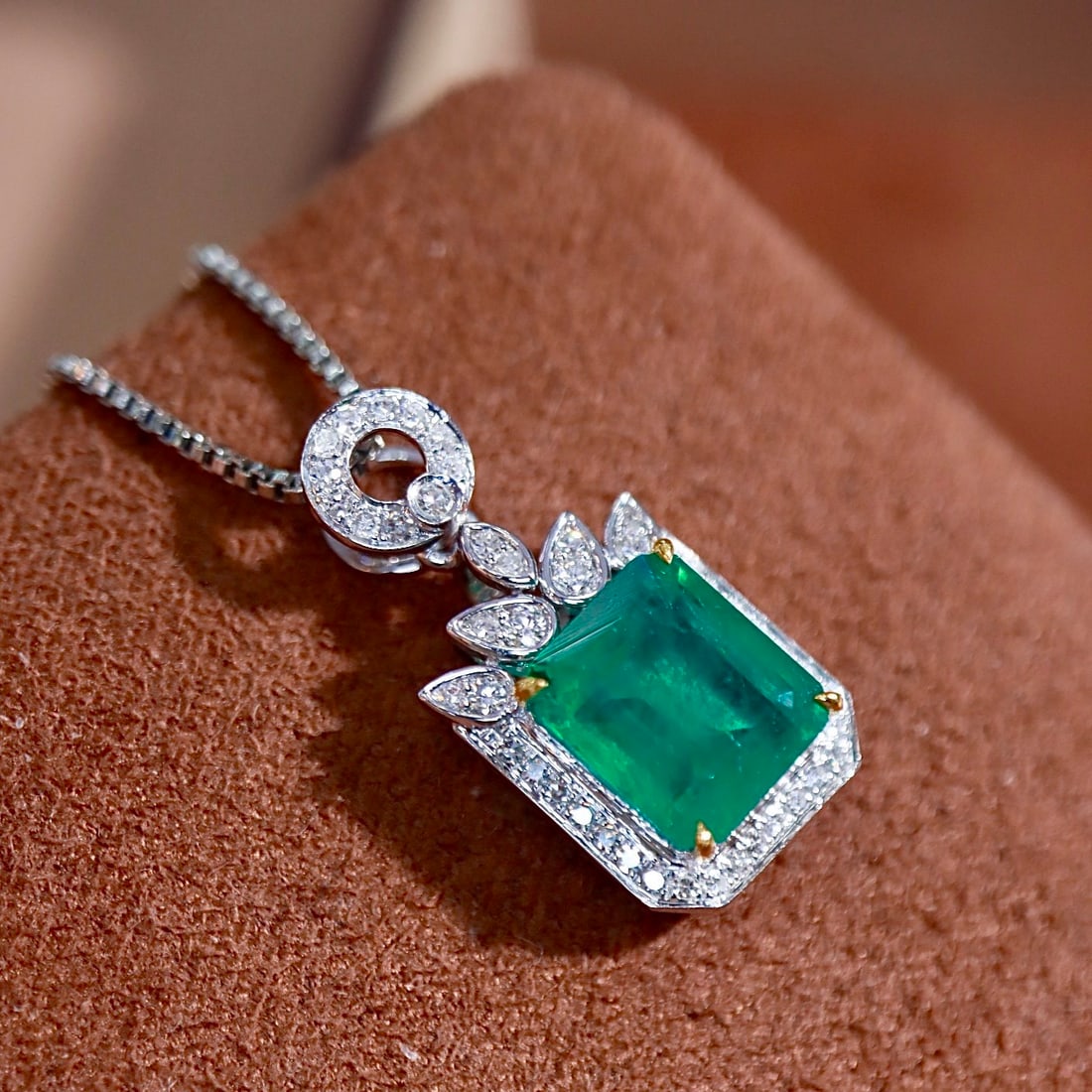 14k Gold 2.00 Ctw Natural Emerald & Diamond Pendant( Without Chain ) - 2