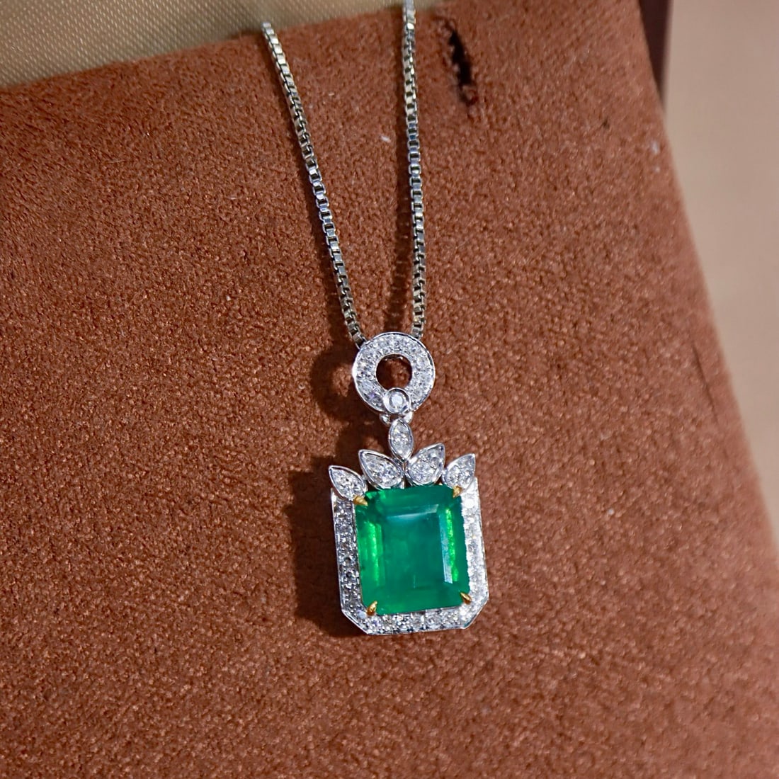 14k Gold 2.00 Ctw Natural Emerald & Diamond Pendant( Without Chain ) - 3