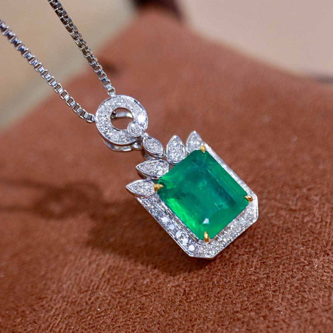 14k Gold 2.00 Ctw Natural Emerald & Diamond Pendant( Without Chain ) - 5