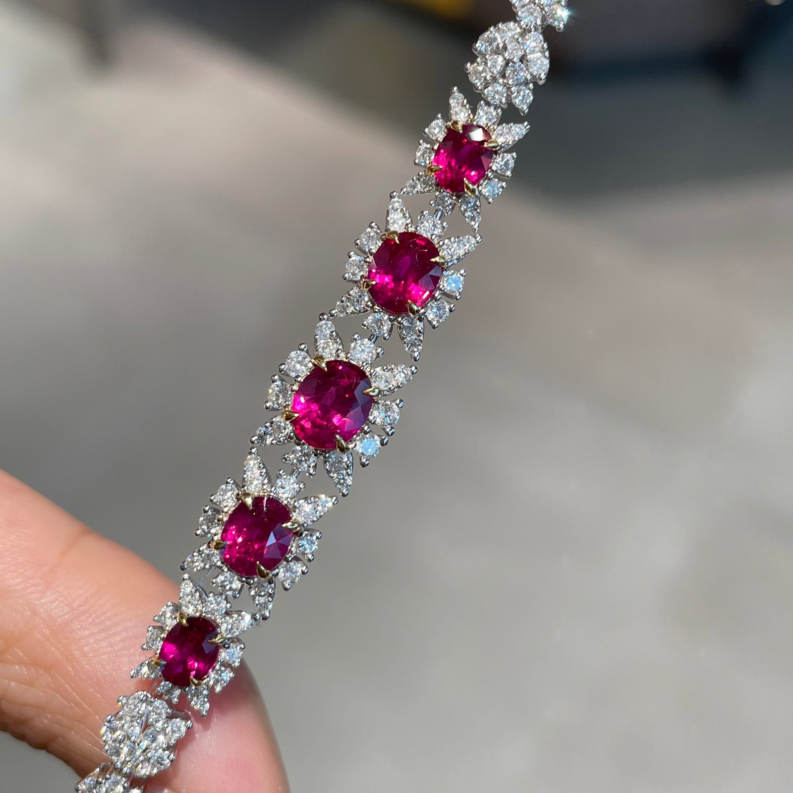 14k Gold 3 Ct Natural Ruby & Diamond Bracelet: Ref:231096210 // gold content:14k gold // main gemstone:ruby // shape:oval // carat weight:3ct // color:red // treatment:natural // // adjacent gemstone 2 : diamond // shape:round // clarity grade:vs-